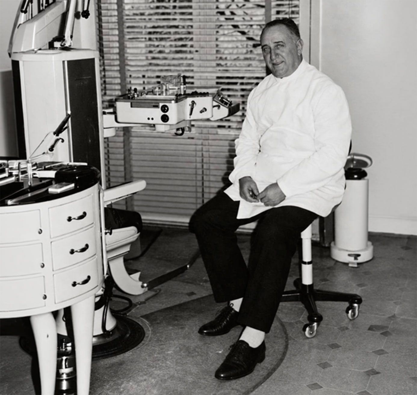 El Dr. Joaquim Spà Tuñí a la consulta de la Clínica Dental Spà